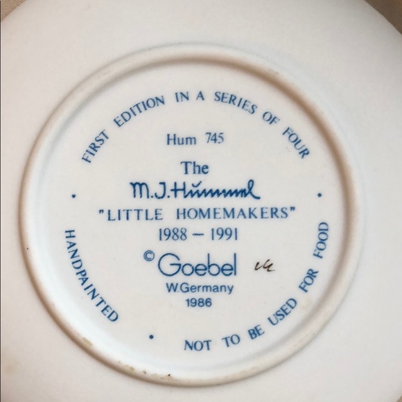 The MJ Hummel Little Homemakers Collectors Plate - Picture 3 of 4
